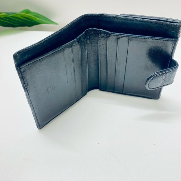 CHANEL caviar skin compact wallet - Picture 12 of 15